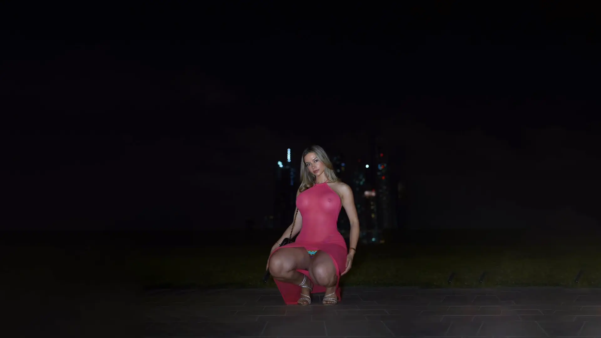 Cover Bella Hill Vestito Trasparente 24 Gennaio 2026